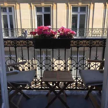 Côté Arc De Triomphe Paris